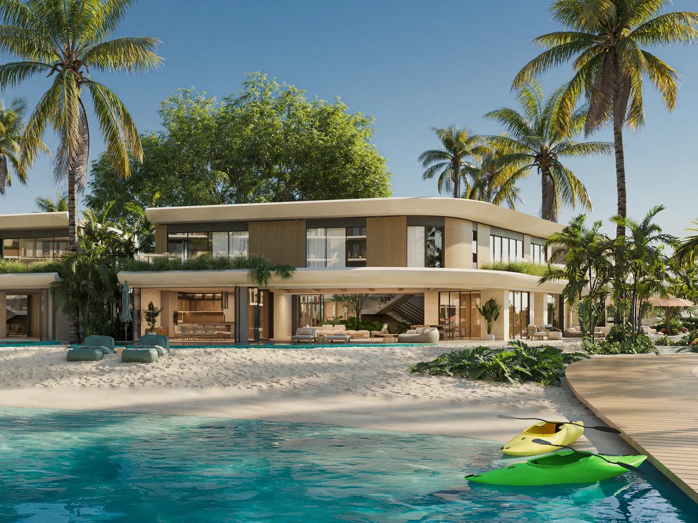 Une villa de Bonita Beach vue depuis la lagune : deux niveaux, le sable devant la porte, des kayaks sur la rive.